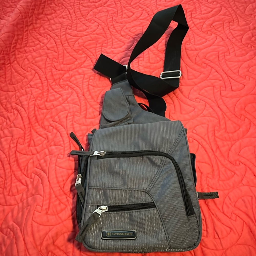 Swissgear crossbody bag in gray
